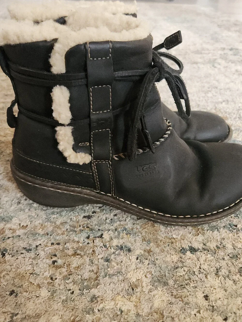 UGG Australia Cove Black Leather Winter Ankle Boots Lacing Warm Comfort 8